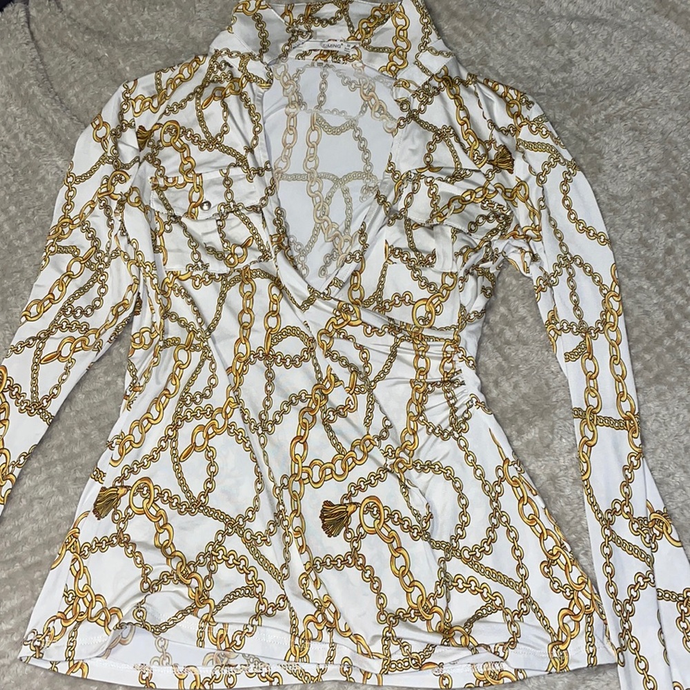 Timing White long sleeve v- neck shirt in medium chain imprinted design